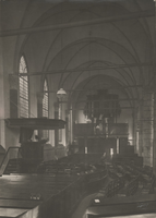 F000466 Interieur van de Broederkerk met preekstoel en kerkorgel.