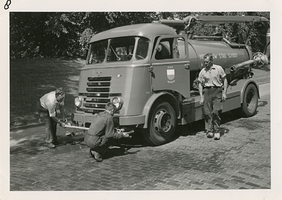 F006132 Voor het schoonspuiten van de straten door de kolkenzuiger van de Plantsoen- en reinigingsdienst, wordt een ...