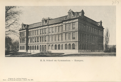 F000767 Het vooraanzicht en zijkant van de Hogere Burger School (H.B.S.) en Gymnasium aan het Engelenbergplantsoen nr. 5.