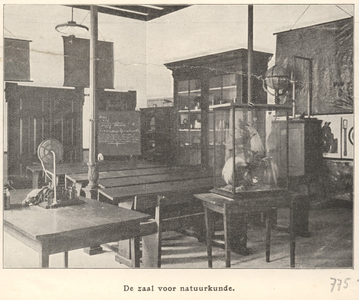 F000775 Het natuurkundelokaal van de Hogere Burger School en Gymnasium aan het Engelenbergplantsoen nr. 5.