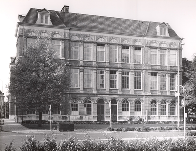 F000777 Het gebouw van de Gemeentelijke Hogere Burgerschool en Gymnasium, hier gefotografeerd aan de zijkant ...