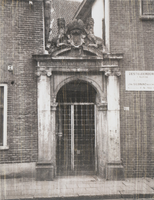 F000844-1 Linneweverspoort gelegen naast de distilleerderij van J.W. Siebrand in de Groenestraat nr. 160.