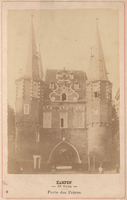 F000657 De Broederpoort, tekst in het midden onder de afbeelding: Kampen, 12 vues, Porte des Frères.