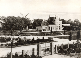 F000741 Station Kampen-Zuid, de lijn van Kampen naar Hattem, de opening vond plaats op 23 september 1913, heeft stil ...