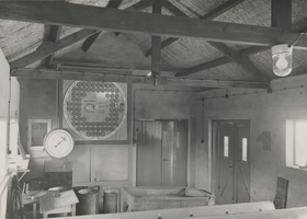 F000873 Interieur van de visafslag in de Buitenhaven.