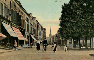 F001226 Oudestraat, gezien richting Bovenkerk ter hoogte van de Plantage.