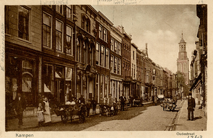 F001243 Oudestraat, gezien vanaf de Lampetsteeg, richting Nieuwe Toren.