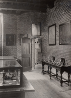 F000696 Interieur van de eerste verdieping van het museum De Broederpoort aan de Ebbingestraat.