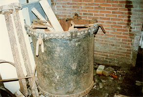 F008178 Ketel in de conservenfabriek De Faam in IJsselmuiden, de fabriek is in april 1989 gesloopt.