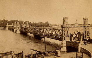 F002601 De IJsselbrug, in de volksmond heette deze brug ook wel de 'de lange brugge', gebouwd in 1872/73.