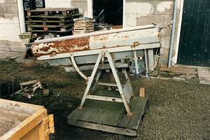 F008158 Machine voor groenteverwerking van de conservenfabriek De Faam in IJsselmuiden, de fabriek is gesloopt in april 1989.