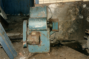F008152 Machine voor groenteverwerking van de conservenfabriek De Faam in IJsselmuiden, de fabriek is gesloopt in april 1989.