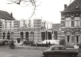 F000729 Afbraak van drie herenhuizen aan de 3e Ebbingestraat na het raadsbesluit van 5 september 1961 voor de ...