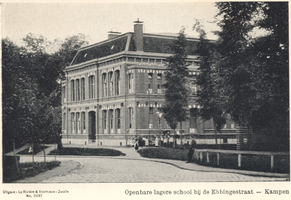 F000730 Openbare lagere school (de Bolwerkschool) genoemd naar het verdedigingswerk bij de Kalverhekkenpoort is rond ...