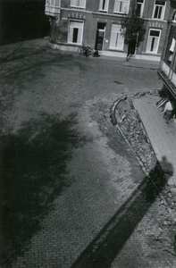 F011021 Situatie overzicht verbreeding trottoir 1e Ebbinstraat op de hoek met de Cellebroedersweg.