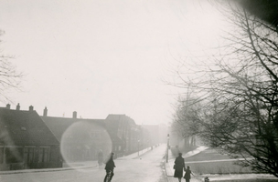 F011028 3e Ebbingestraat met links het Bolwerk en daarachter de Kalverhekkenweg.De foto is genomen voor de ...