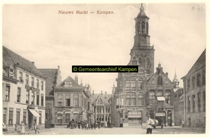 F001145 Nieuwe Markt met in het midden de Gasthuisstraat en de Nieuwe Toren.Links hotel het Hof van Holland, in 1928 ...