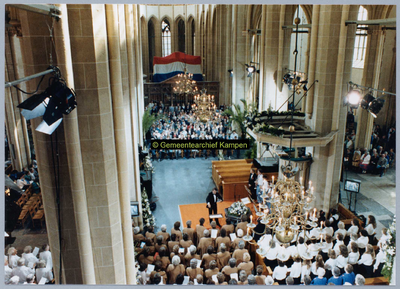 F004978 Bezoek van de Koninklijke familie; K.J. Mulder als dirigent van het concertin de Bovenkerk (zie ook records ...