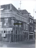 F004195 Restauratie van het woonhuis aan de Burgwal nr. 15 - 16 hoek Venestraat.