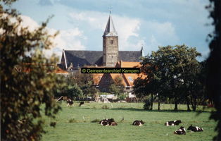 F005709 Ned. Hervormde kerk en omgeving.