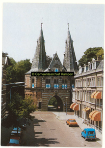 F006480 Cellebroederspoort, gezien vanaf de Cellebroedersweg ter hoogte van de Groenestraat.