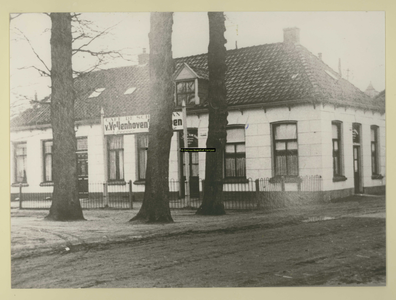 F007671 Café de Schietbaan aan de Nieuwe weg - begin Plasweg in IJsselmuiden omstreeks 1915, gebouwd in 1850 en ...