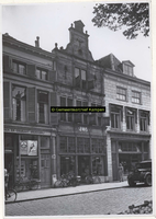 F005935 Het Vleeshuis aan de Oudestraat nr. 119.