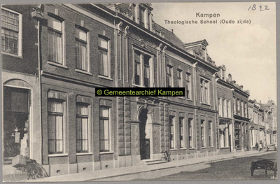 F001822 Theologische Hogeschool aan de Oudestraat. Tot 1929 was in dit gebouw ook het gereformeerd gymnasium gevestigd.