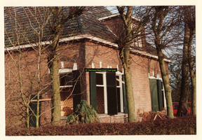 F008203 Aalbershoeve (Boerderij Netjes) voor de afbraak in 1989.Voor- zijkant, links gezien vanaf de Oosterholtseweg.