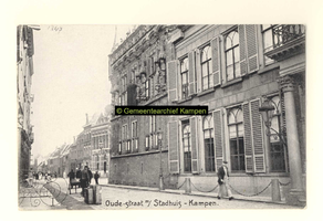 F001347 Het Oude Raadhuis met het aangrenzende Gemeentehuis aan de Oudestraat, het Oude Raadhuis zoals het er nu staat ...