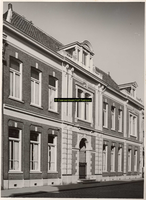 F001824 De Theologische Hogeschool aan de Oudestraat nr. 6. Tot 1929 was in dit gebouw ook het gereformeerd gymnasium ...
