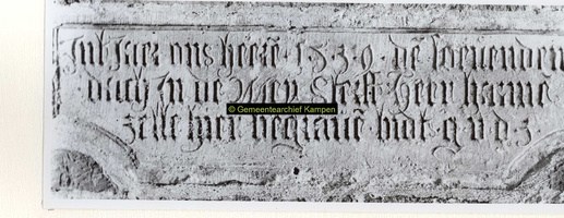 F005895 Zerk, gemetseld in de binnenmuur van de toren van de Bovenkerk met hetopschrift: Int jaer Ons Heere 1539 de ...