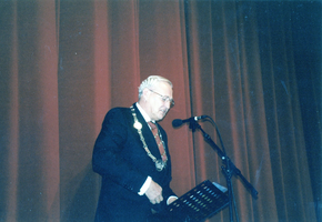 F009687 Burgemeester H. Sybesma, ad-interim van 2000 - 2002, fusie met gemeente IJsselmuiden.