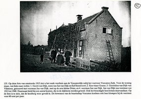 F010033 Fotokopie van een foto van het oude veerhuis aan de Veecaterdijk nabij het voetveer Veecaten-Zalk.Voor de ...