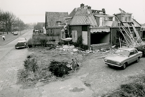 F010057 IJsselmuiden, afbraak woningen aan de Burg. v. Engelenweg ten behoeve van de aanleg Oosterlandenweg.