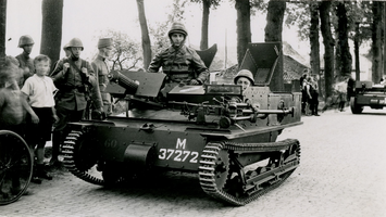 F010191 Een militaire oefening op de Zandberg in IJsselmuiden, de Poema (tank).