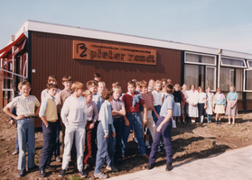 F010709 De reformatorische scholengemeenschap Pieter Zandt vestigde zich in 1985 in IJsselmuiden.Op de foto een deel ...