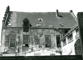 F010745 Theologische Universiteit in de Groenestraat voor de restauratie.