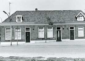 F010746 Meeuwenweg v.l.n.r. de nrs. 13 - 11 en 9, gelegen tussen de Vloeddijk en de Groenestraat in.