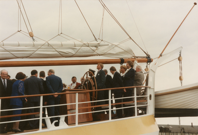 F011733 Doop van het charterschip Stedemaegt door Prins Willem Alexander in april 1994.