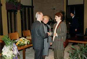 F011966 Afscheid waarnemend burgemeester Mr. L.A. van Splunder van het gemeentepersoneel.Dhr. Plunder met echtgenote ...