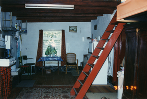 F013489 Interieur keukengedeelte van het boerderijtje (gemeentelijk monument) aan de Dorpsweg nr. 91 in IJsselmuiden ...