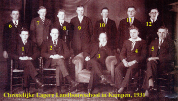 F013538 Christelijke Lagere Landbouwschool Kampen. Ontbrekende namen (zonder nrs.) op de foto kunnen worden gekozen uit ...