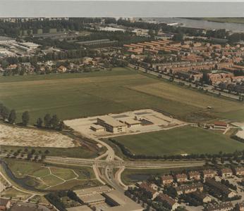 F014054 Luchtfoto - toekomstig Hagenbroek en Almere College.