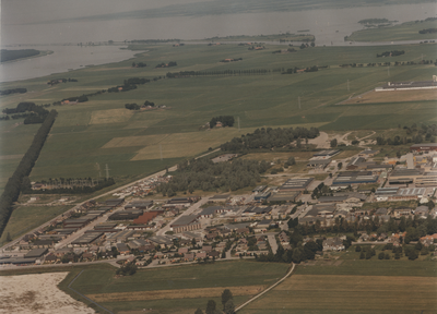F014061 Luchtfoto - Industrieterrein Kampen.