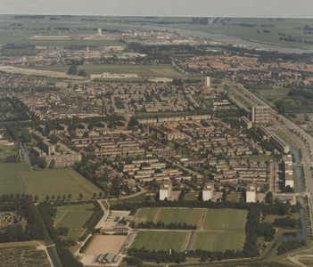 F014072 Luchtfoto - Flevowijk en Cellesbroek.