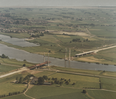 F014081 Luchtfoto - Molenbrug in aanbouw.