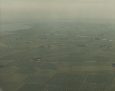 F014110 Luchtfoto- Kampereiland gezien richting Genemuiden.
