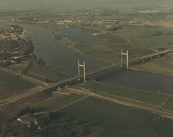 F014114 Luchtfoto - Molenbrug met op de achtergrond IJsselmuiden.