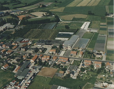 F014163 Luchtfoto IJsselmuiden - Plasweg met een gedeelte van de Koekoek.